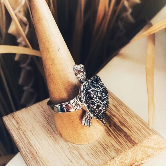 Turtle Brass Rhodium Crystal Moveable Ring sizes 8,9,10 - Picture 1 of 7